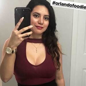 Meet your Posher, Roxana